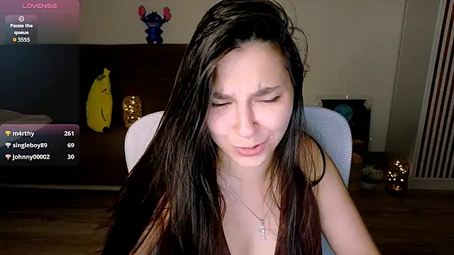 Ari_Grend live cam on StripChat