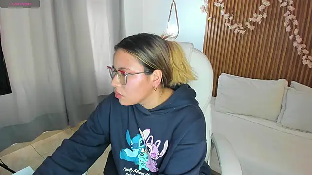 Evely_crosss live cam on StripChat