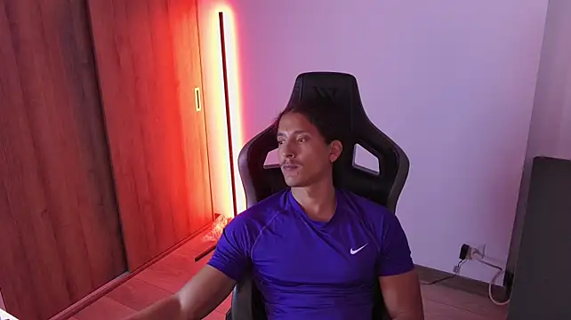 Liam_V live cam on StripChat