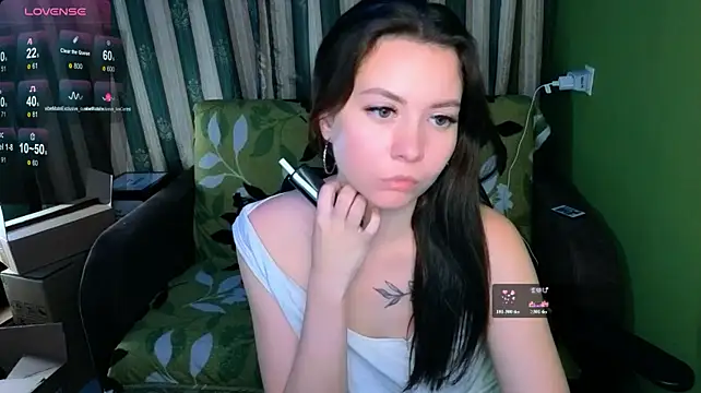 _Bella_Hix_ live cam on StripChat