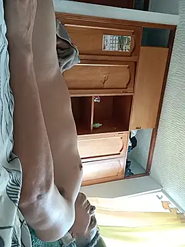 whiteass69 live cam on StripChat