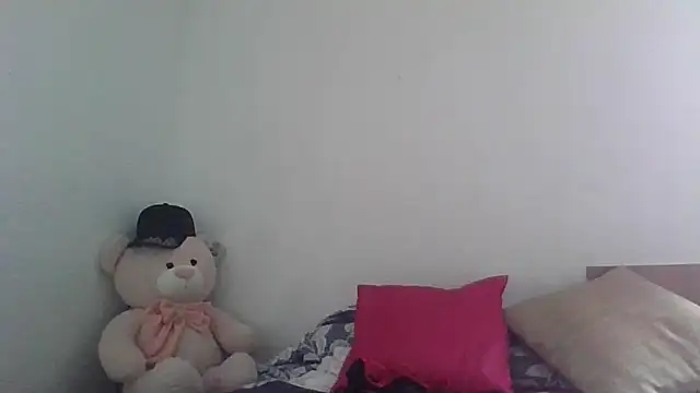 yoahotpetrafiery live cam on StripChat