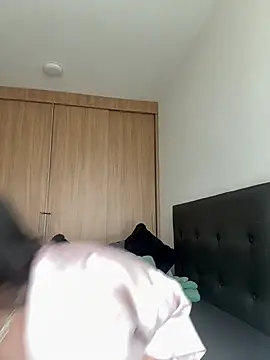 Nicollemays live cam on StripChat