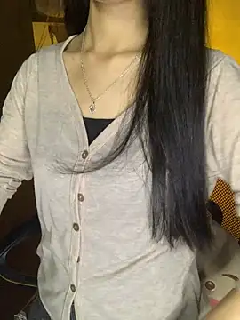 Nhinhi18 live cam on StripChat