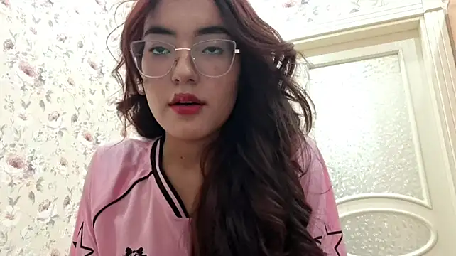 Mira_ra live cam on StripChat