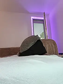 viola_sweet_honey (F mature) - Plug in ass