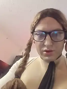 sissytrapdolly24 live cam on StripChat