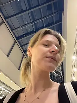 maryhiggins (F young) - Anal 2 fingers