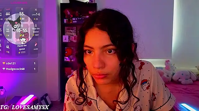 Lovelyamyy live cam on StripChat