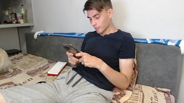 Student_Oliver live cam on StripChat