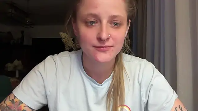 LeaWetGirl live cam on StripChat