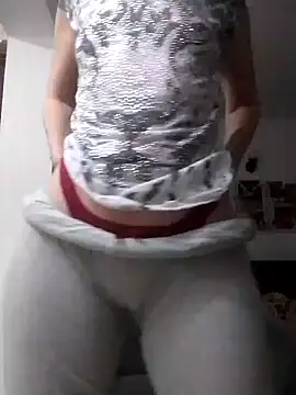 lolafoxie live cam on StripChat