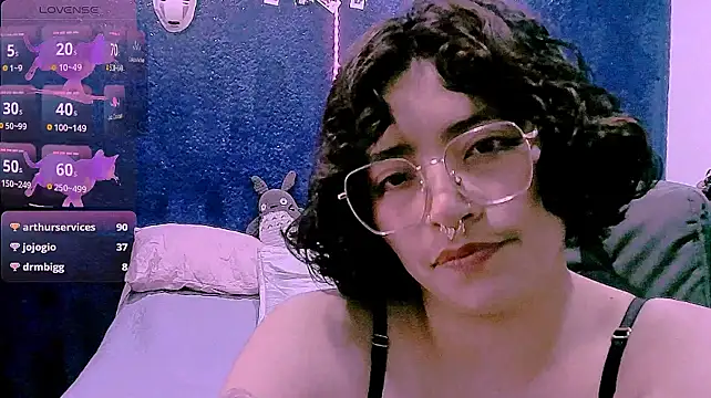 NinaYellow live cam on StripChat