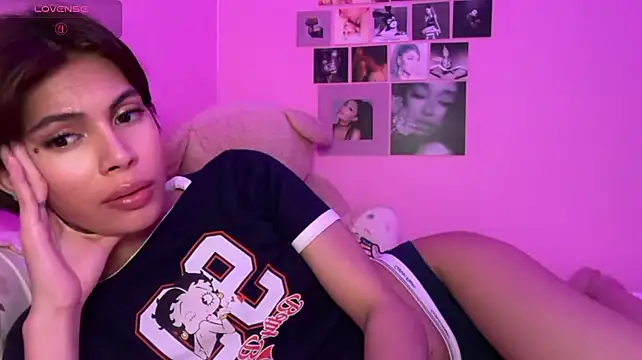 urtwinkbrixz live cam on StripChat