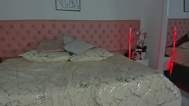 IvyRussel live cam on StripChat