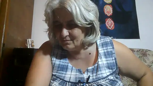 ExquisiteMature live cam on StripChat