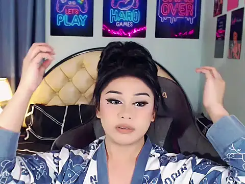 SexxyTsLoverr live cam on StripChat
