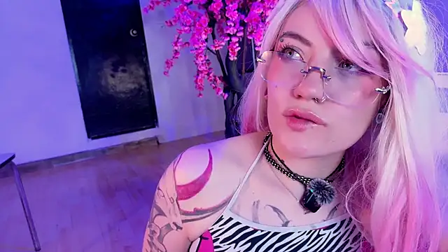 Broklinwhite_ live cam on StripChat