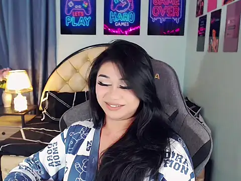 SexxyTsLoverr live cam on StripChat