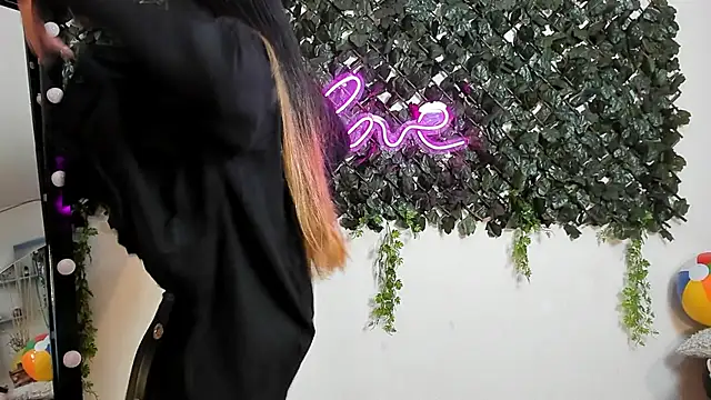 DestinyHills live cam on StripChat