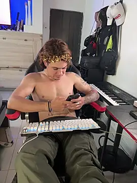 AngelLatinBoy live cam on StripChat