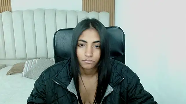 shaneelle live cam on StripChat