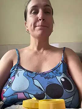 bia_sexynovaes (F milf) - Bia senta de 4 no pau e faz squirt 💦