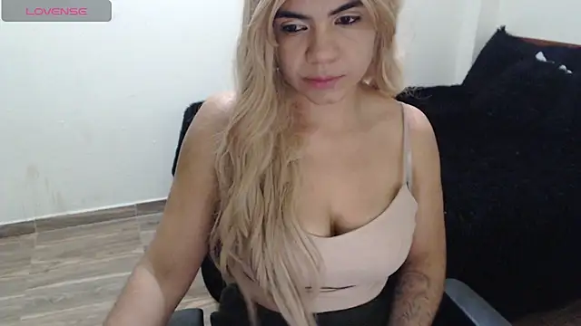 ruby_sky69 live cam on StripChat