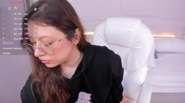 lanna_18_ live cam on StripChat