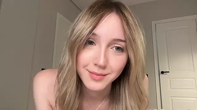 kattie_petite (F teen) - Massage my breast in handbra