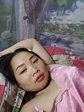 Julie-xx live cam on StripChat