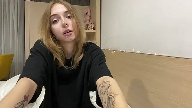 daniglow (F teen) - slapp ass <3