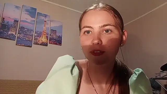 AnnettaHosaka live cam on StripChat