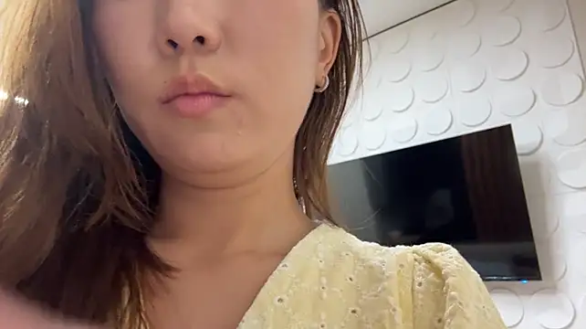 Naomi33 live cam on StripChat