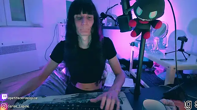CeriseLapine live cam on StripChat