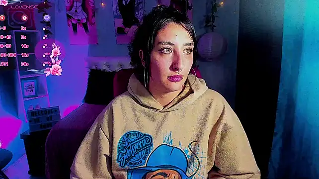 Megan_Reeves live cam on StripChat