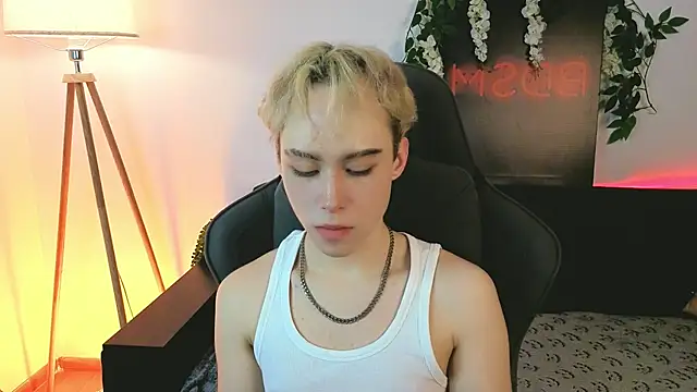 Yan_Cat live cam on StripChat