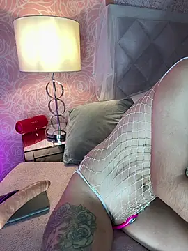 Evangelyne_1 live cam on StripChat
