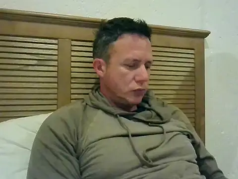 TroyDieselXXX live cam on StripChat