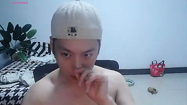yichen008 live cam on StripChat
