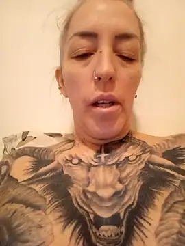 vamporasuccubus19777 live cam on StripChat