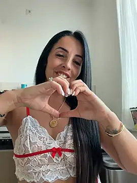 diamantje32 live cam on StripChat