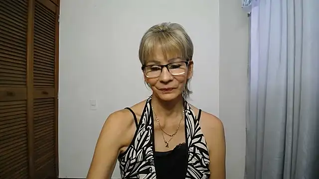 mommysexy16 live cam on StripChat