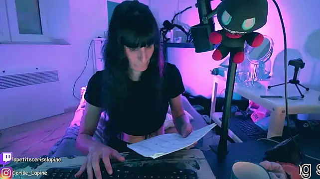 CeriseLapine live cam on StripChat