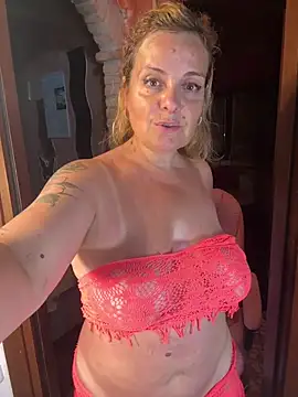 Sunbelxx live cam on StripChat