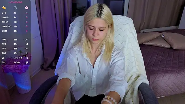 ApheliaStar live cam on StripChat