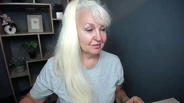 BlondyLeeBest live cam on StripChat