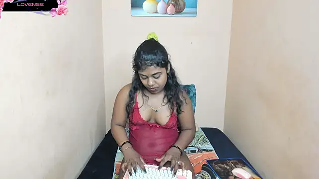 FOXY_LUNA live cam on StripChat