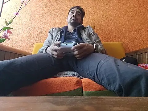 MexaCamGuy live cam on StripChat