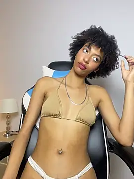 Kiara_Kamau_XXX live cam on StripChat